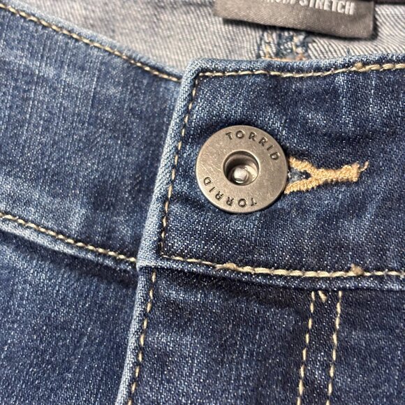 Torrid Bombshell Flare Jeans 16R Premium Stretch Blue Denim Curvy Fit Flared - Picture 5 of 13